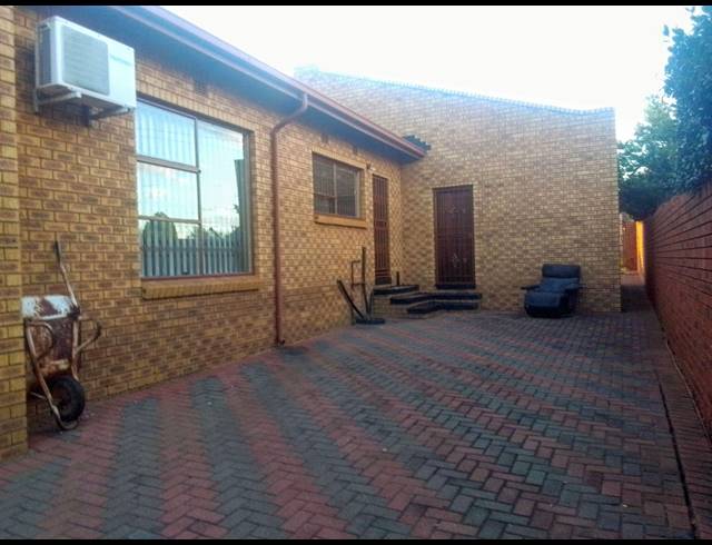 4 BEDROOM FREEHOLD FOR SALE IN KAGISO